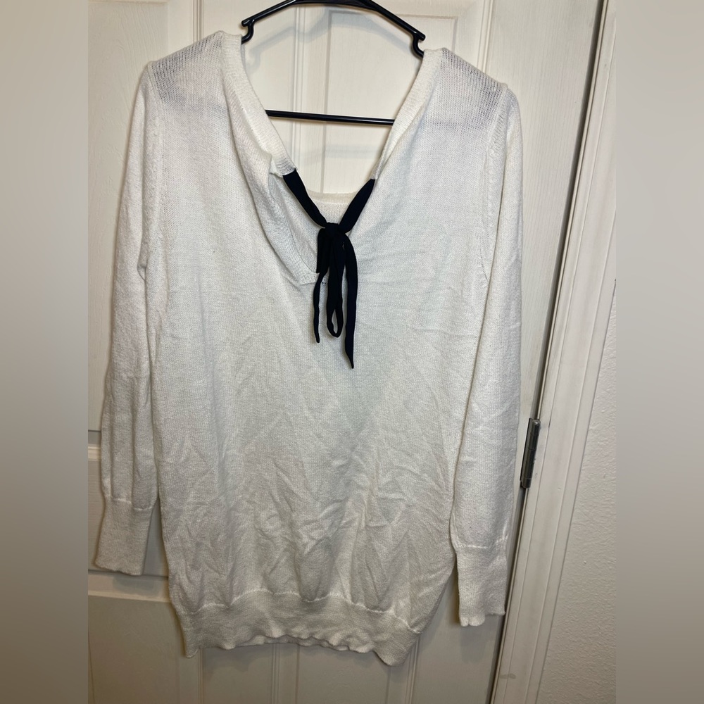 Back bow maturity sweater